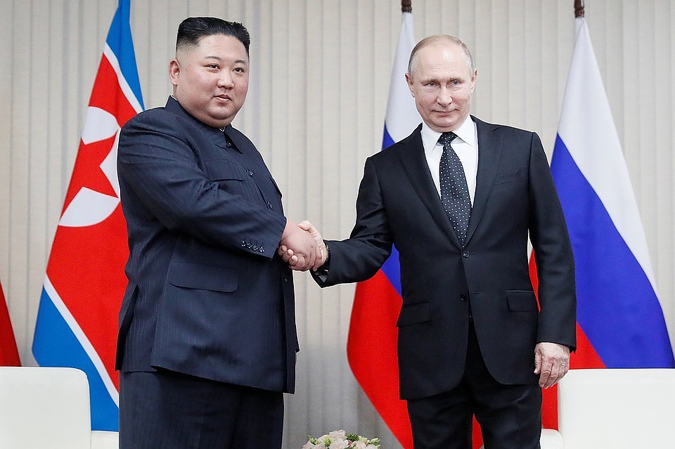 Путин Ким Чен Ын рукопожатие
