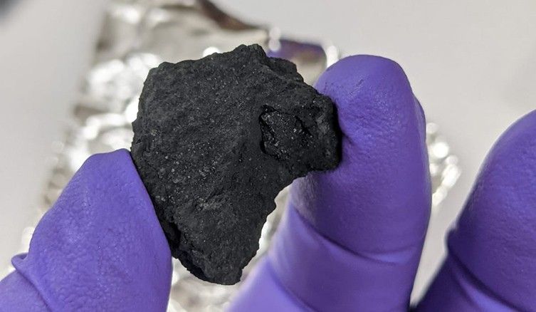 У Великій Британії впав рідкісний метеорит, який може допомогти зрозуміти історію зародження життя
