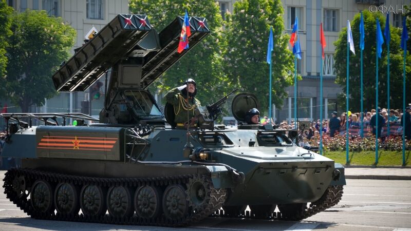 Снєгирьов: Бойовики мають намір використовувати парад Перемоги в Луганську як прикриття для передислокації військової техніки
