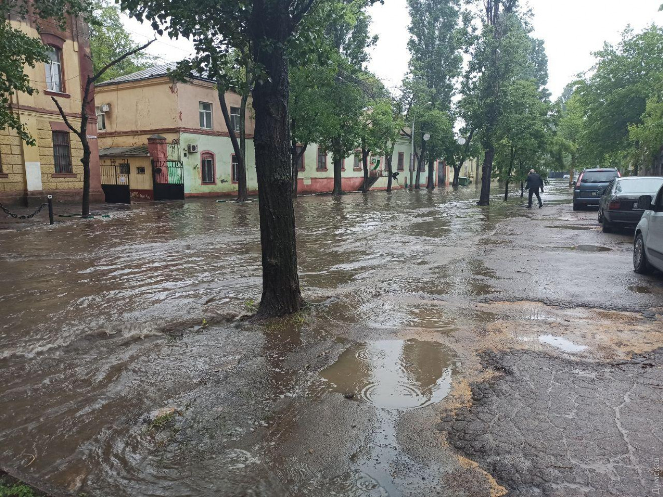 Воды по окна авто: в Одессе настоящий потоп из-за мощного ливня. ФОТО, ВИДЕО