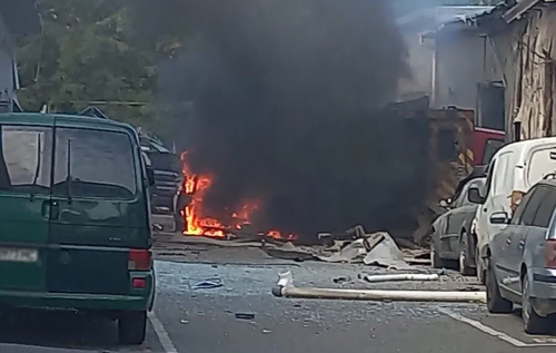 Окупанти обстріляли транспортне підприємство у Херсоні, під удар потрапило і авто поліції: є постраждалі. ФОТО