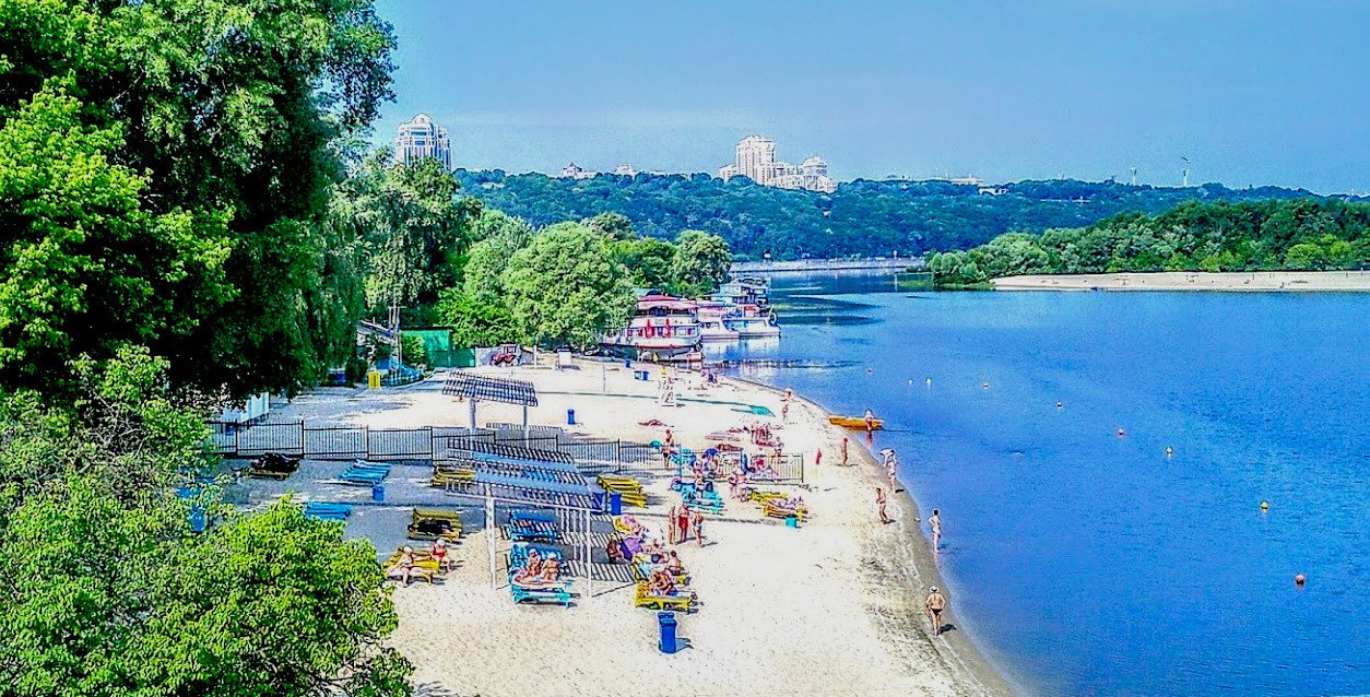 На п’яти пляжах Києва не рекомендують купатися, там виявили кишкову паличку