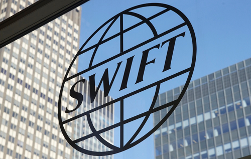 При отключении от SWIFT Россия не сможет экспортировать нефть и газ и потеряет до 10% ВВП, – экономист