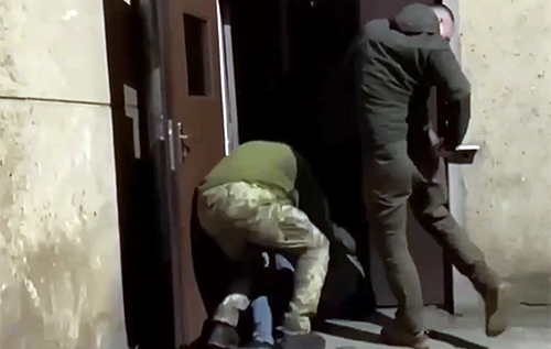 Викрали та катували в підвалі: на Закарпатті працівники Хустського ТЦК відправили служити паралізованого чоловіка