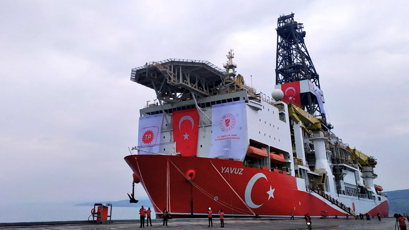 Турецкое буровое судно "Явуз" 