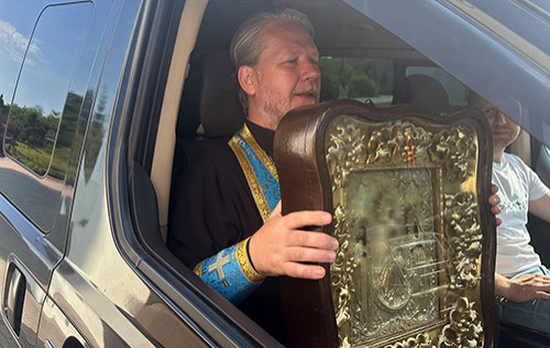 Захистити Брянщину від ЗСУ: РПЦ розпочала автомобільний хресний хід зі Свенською іконою.