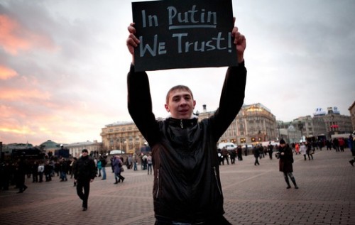 Почему так много россиян впитали в себя человеконенавистнические лозунги?