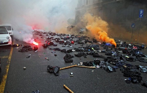 Камни, петарды и дымовые шашки. Как в Милане прошла акция против "ЭКСПО-2015