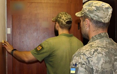 Мобілізація в Україні: чоловіків, які не стали на військовий облік, штрафуватимуть без їхнього відома
