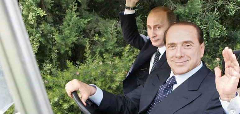 Путін вирізав серце вбитого оленя і подарував його Берлусконі: друг політика пригадав "знаковий" випадок