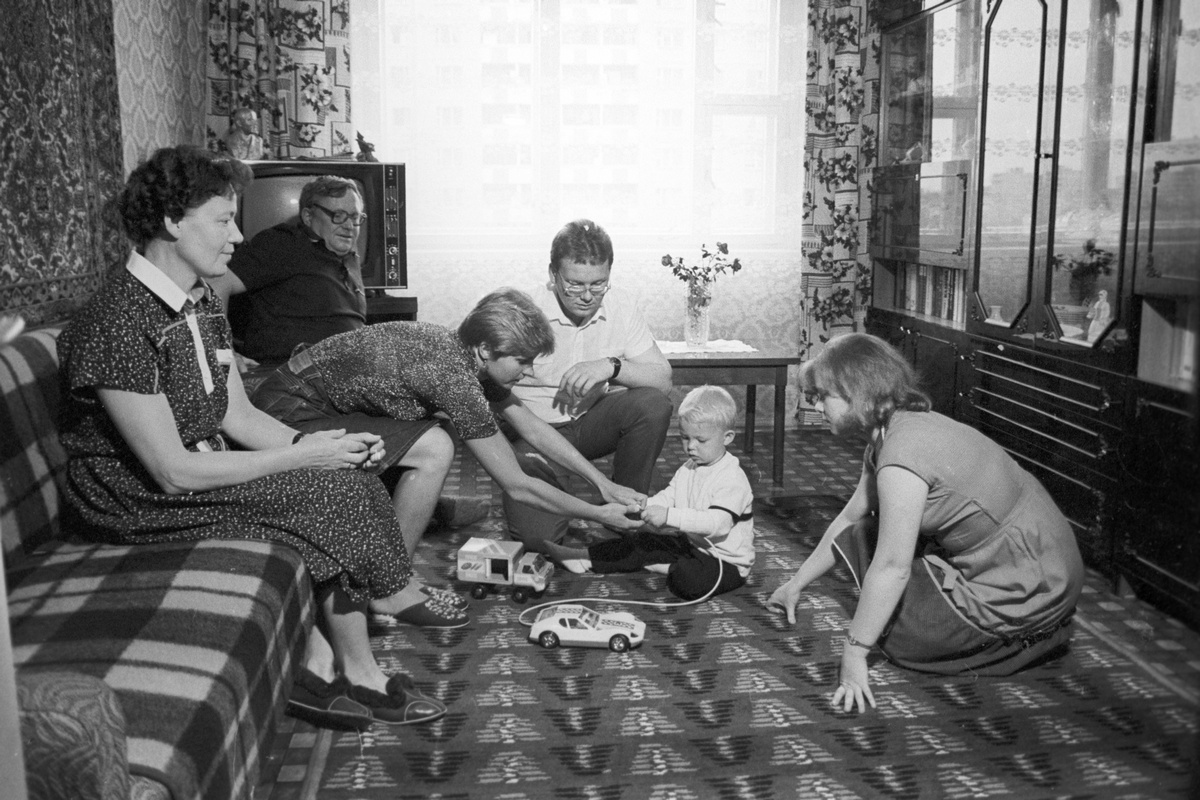 История жизни обычной семьи 18. СССР 60е семья. Быт советских людей. Быт 80-х годов. Советская квартира.
