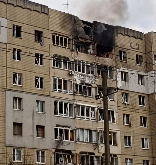 У центрі Львова ворожий дрон влучив у будинок (ВІДЕО) У центрі Львова ворожий дрон влучив у будинок (ВІДЕО)