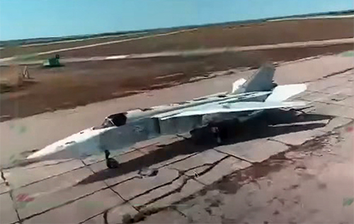 Українські дрони знищили бомбардувальник Су-24М росіян на аеродромі "Саки" в Криму. ВІДЕО
