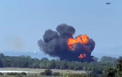 У Туреччині під час тренувального польоту розбився винищувач F-16. ВІДЕО