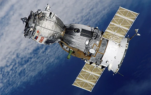 США перестанут доставлять астронавтов на МКС на российских "Союзах" 