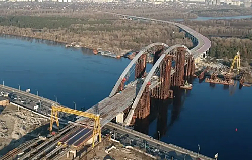 У Києві пройшли обшуки через розкрадання на будівництві Подільському мосту: збитки оцінили в 80 млн гривень