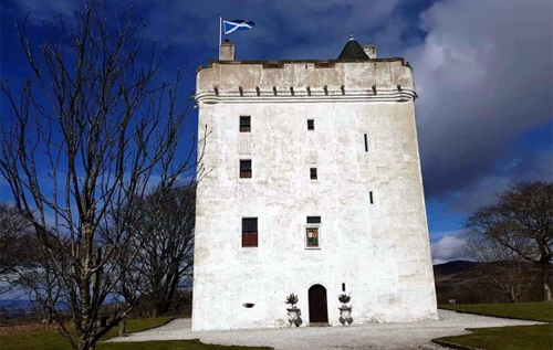 Шотландский замок, где томились узники, открыли для постояльцев. ФОТО