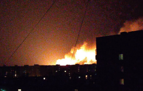 В оккупированном Алчевске ночью прогремели взрывы и вспыхнул пожар. ВИДЕО
