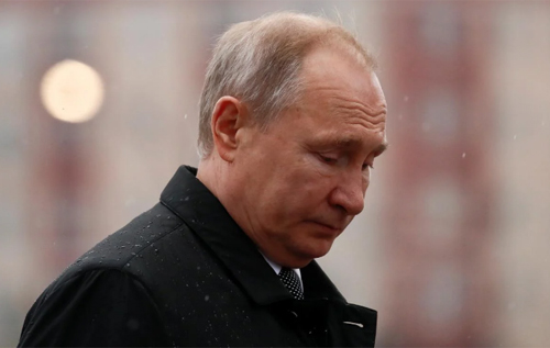 "Зайняті тим, що один одному глотки гризуть": оточення Путіна вже ділить владу, – політолог