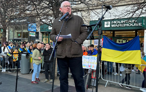 У Ірландії російський посол спровокував скандал через загиблого в Україні добровольця: тепер його пропонують вислати