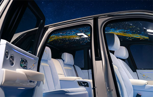 Не авто, а витвір мистецтва: Rolls-Royce представив Cullinan Cosmos із розписом у вигляді Чумацького Шляху
