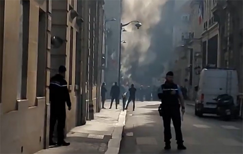 У центрі Парижа біля резиденції прем'єра пролунали вибухи. ВІДЕО