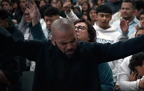 Ексфутболіст "Барселони", якого виправдали у справі про зґвалтування, став проповідником. ВІДЕО Ексфутболіст "Барселони", якого виправдали у справі про зґвалтування, став проповідником. ВІДЕО