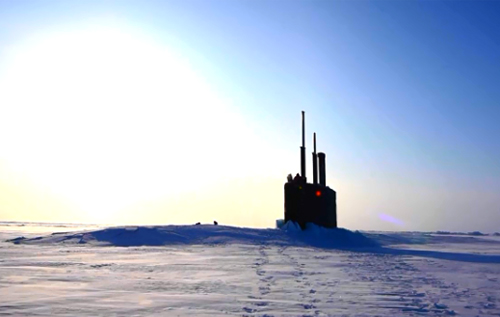 На учениях в Арктике американская атомная подлодка смогла всплыть, пробив многометровый лед. ВИДЕО