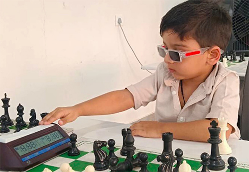 Трирічний хлопчик став наймолодшим гравцем у шахи: він потрапив до офіційного рейтингу Трирічний хлопчик став наймолодшим гравцем у шахи: він потрапив до офіційного рейтингу