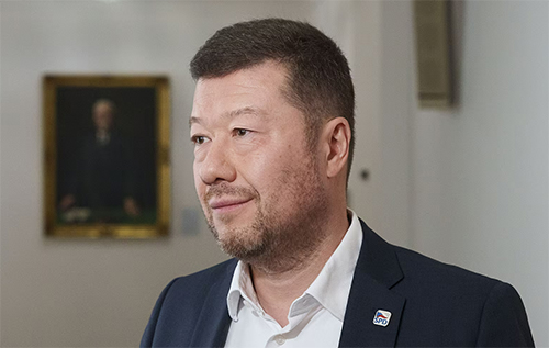 Десятки тисяч чехів підписали петицію з вибаченнями за антиукраїнські висловлювання спікера парламенту Окамури