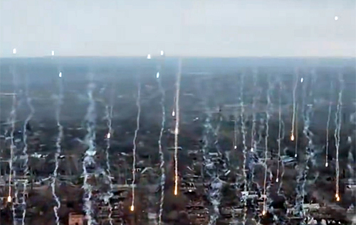 «Заборонена зброя, що випалює все живе»: військові ЗСУ показали наслідки російського удару фосфорними бомбами по Костянтинівці. ВІДЕО