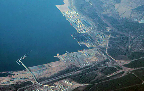 Російський порт Усть-Луга після серії атак дронів частково відновив відвантаження нафти — Bloomberg