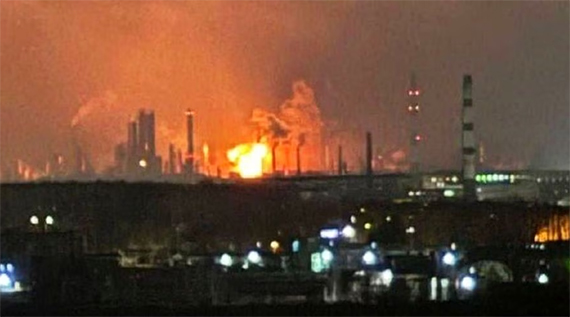 У російській Сизрані пролунали вибухи біля НПЗ під час атаки дронів