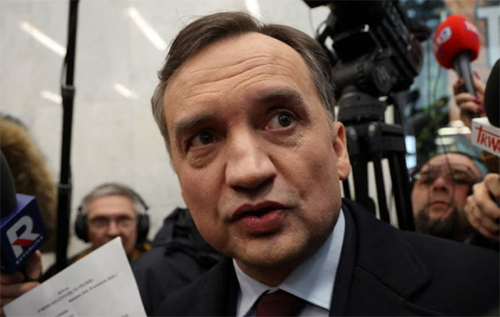 Польща розслідує, як ексміністр, що перебуває в розшуку, виїхав з Угорщини до США