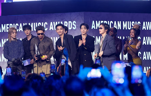 Вдруге "Артисти року": BTS обійшли Тейлор Свіфт і Леді Гагу на American Music Awards