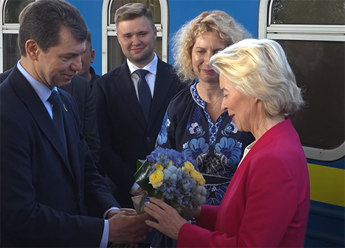 До Києва прибула президентка Єврокомісії. ВІДЕО