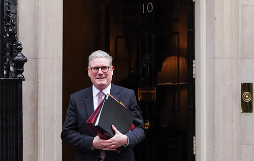 Британський прем’єр-міністр Кір Стармер зустрів президента України Володимира Зеленського, канцлера Німеччини Фрідріха Мерца і президента Франції Емманюеля Макрона на порозі своєї резиденції на Даунінг-стріт у Лондоні. Британський прем’єр-міністр Кір Стармер зустрів президента України Володимира Зеленського, канцлера Німеччини Фрідріха Мерца і президента Франції Емманюеля Макрона на порозі своєї резиденції на Даунінг-стріт у Лондоні.