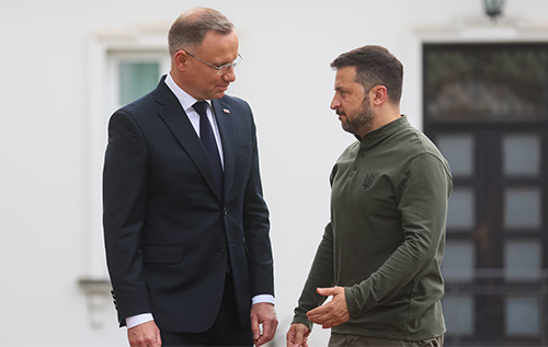 Експрезидент Польщі висловився про можливе позбавлення ордену Зеленського
