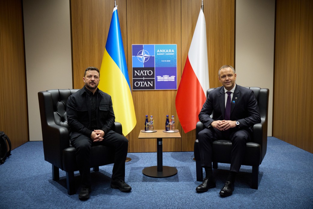 "Прапор Бандери обмежує європейські амбіції України": Навроцький та Зеленський у ході зустрічі не змогли вирішити історичні питання