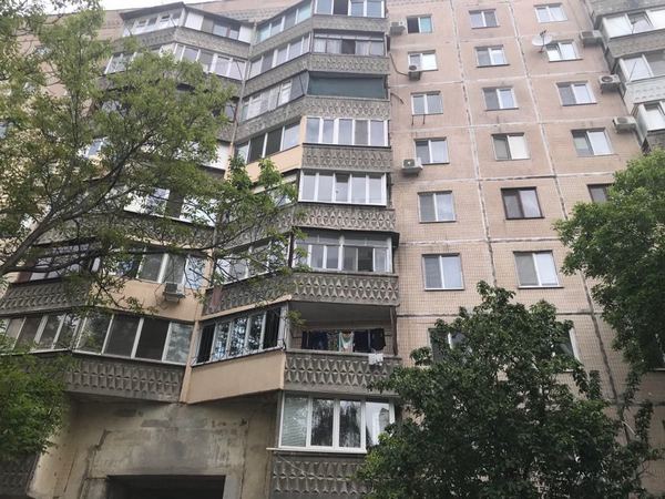 Не дождалась пожарных: в Одессе спасавшаяся от огня женщина сорвалась с балкона 9-го этажа. ВИДЕО