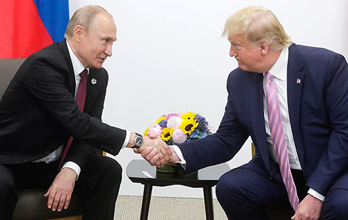"Це вперше, коли у США є президент, який бажає наслідувати російського диктатора": ексрадниця Трампа розкрила його стратегію