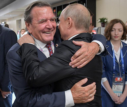 Шредер відмовився віддати документи про розмови зі своїм другом Путіним