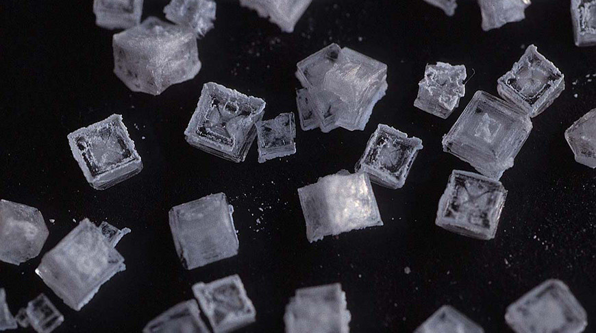 Вчені відзняли кристалізацію солі на атомному рівні. ВІДЕО