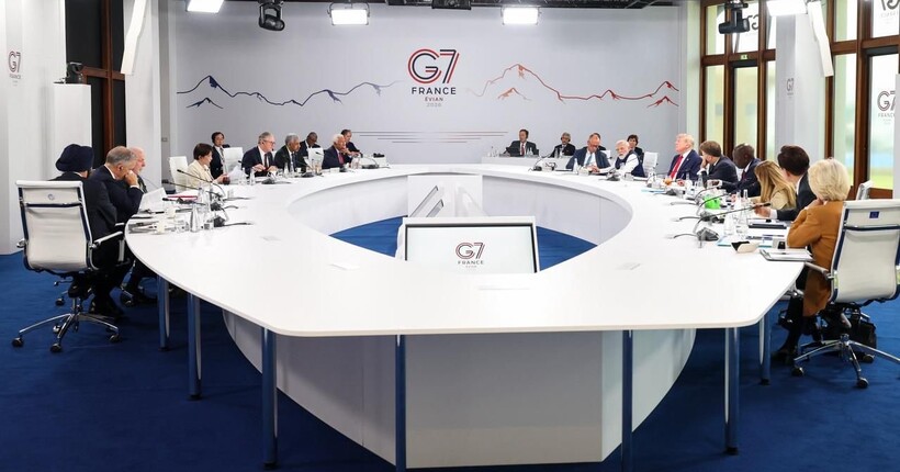 Трамп запізнився на зустріч з лідерами G7 зі словами: "Я тут бос". ВІДЕО Трамп запізнився на зустріч з лідерами G7 зі словами: "Я тут бос". ВІДЕО