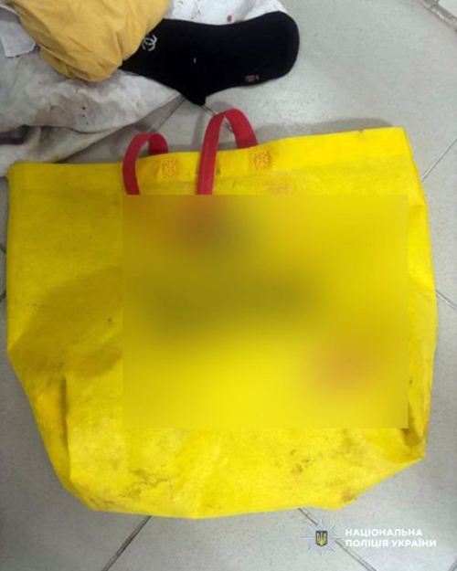 У Тернополі в під'їзді знайшли дитину, яка народилася за кілька годин до цього