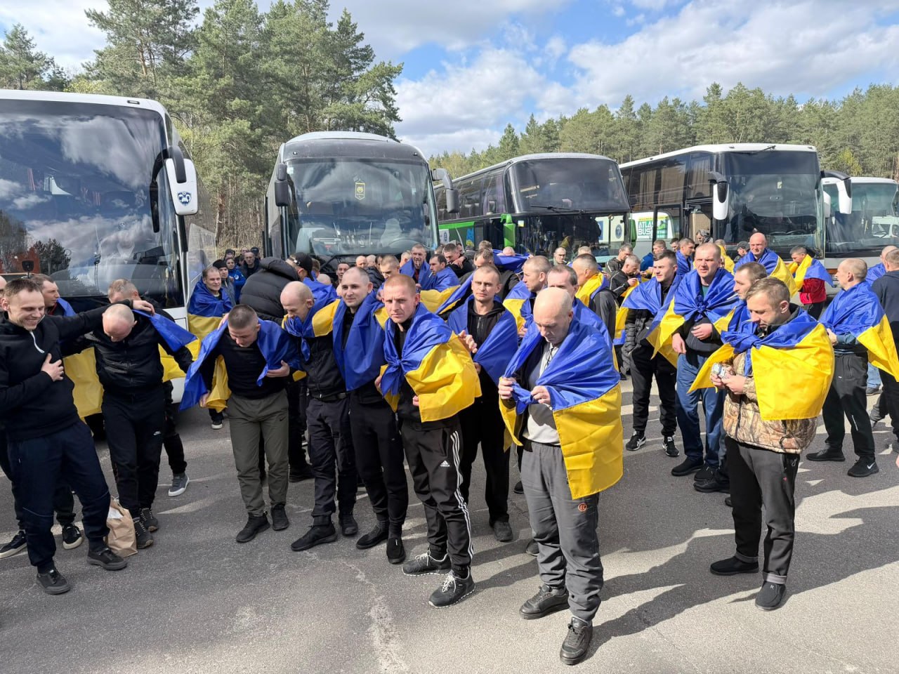 Україна провела новий обмін полоненими з Росією. ФОТО