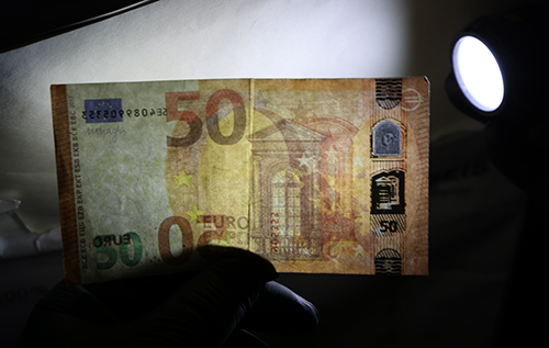 У Польщі запобігли масштабному вкиду фальшивих євро: частина мала потрапити в Україну