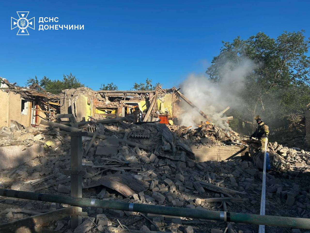 На Донеччині внаслідок авіаудару РФ одна людина отримала поранення. ФОТО На Донеччині внаслідок авіаудару РФ одна людина отримала поранення. ФОТО