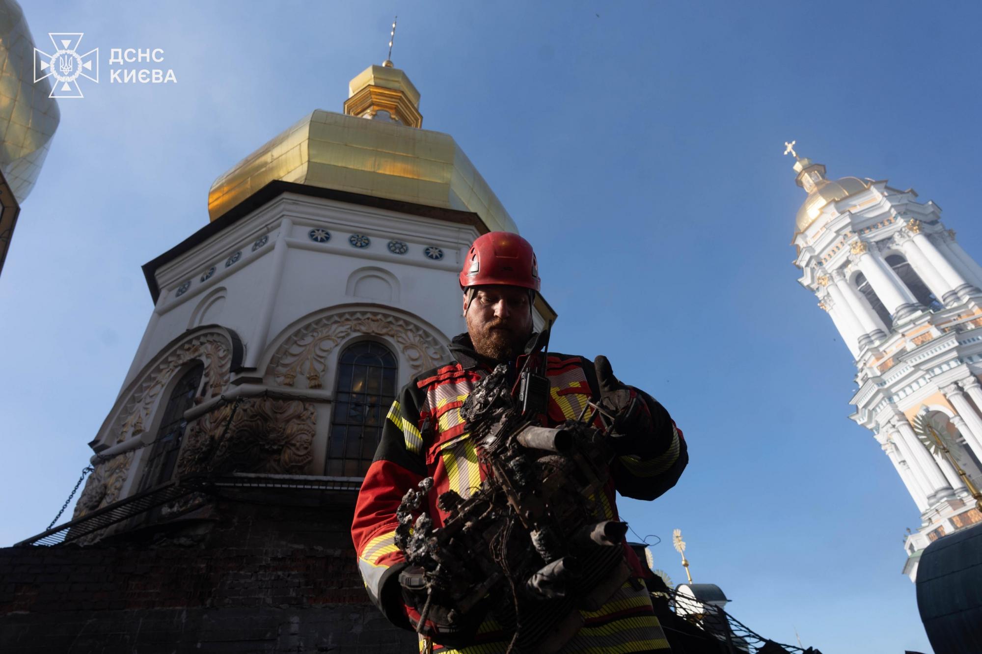 До п'яти осіб зросла кількість загиблих внаслідок російської масованої атаки на Київ, - ДСНС. ФОТО До п'яти осіб зросла кількість загиблих внаслідок російської масованої атаки на Київ, - ДСНС. ФОТО