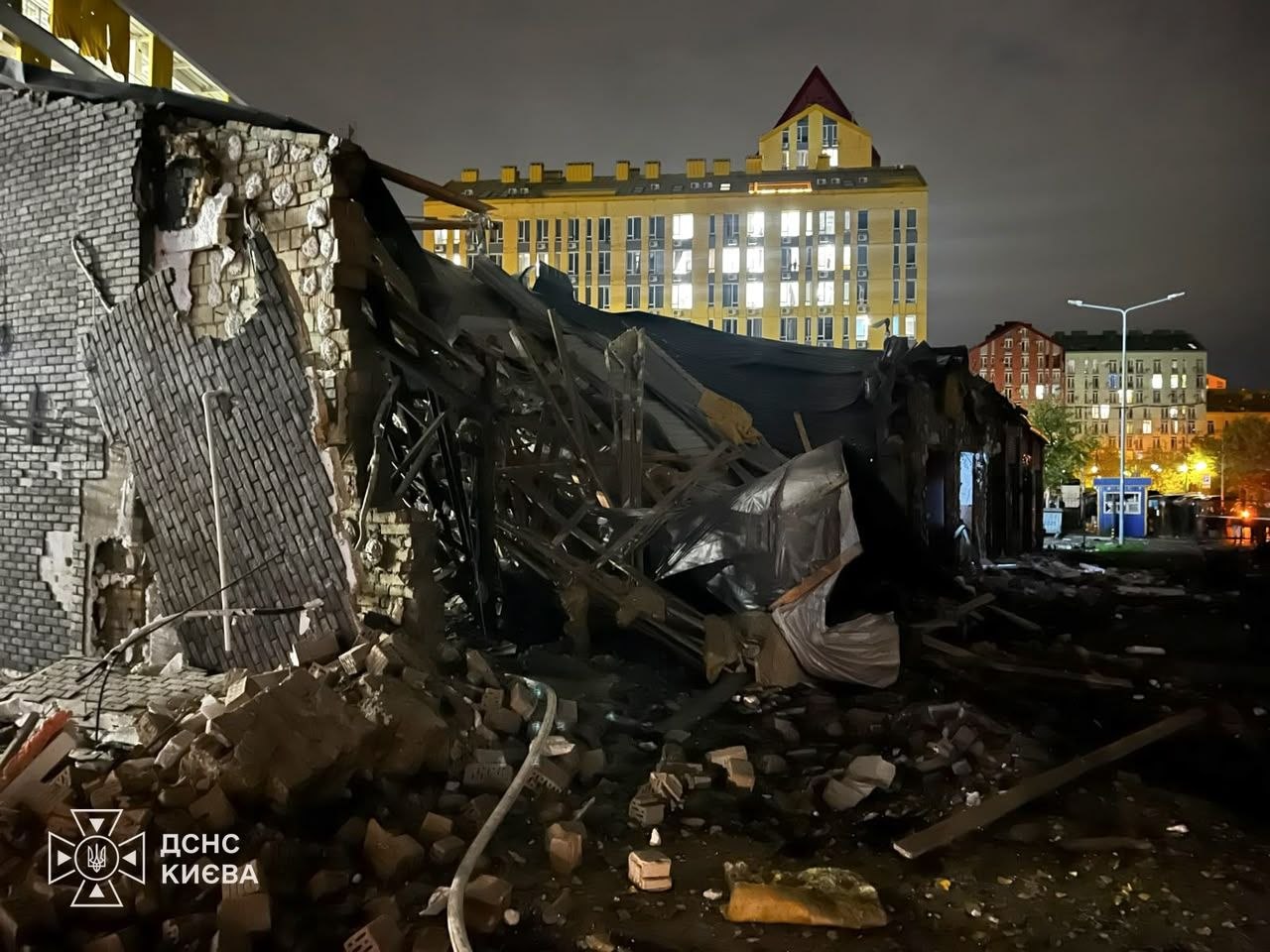 РФ атакувала Київ балістикою та БпЛА: є загиблий. ФОТО